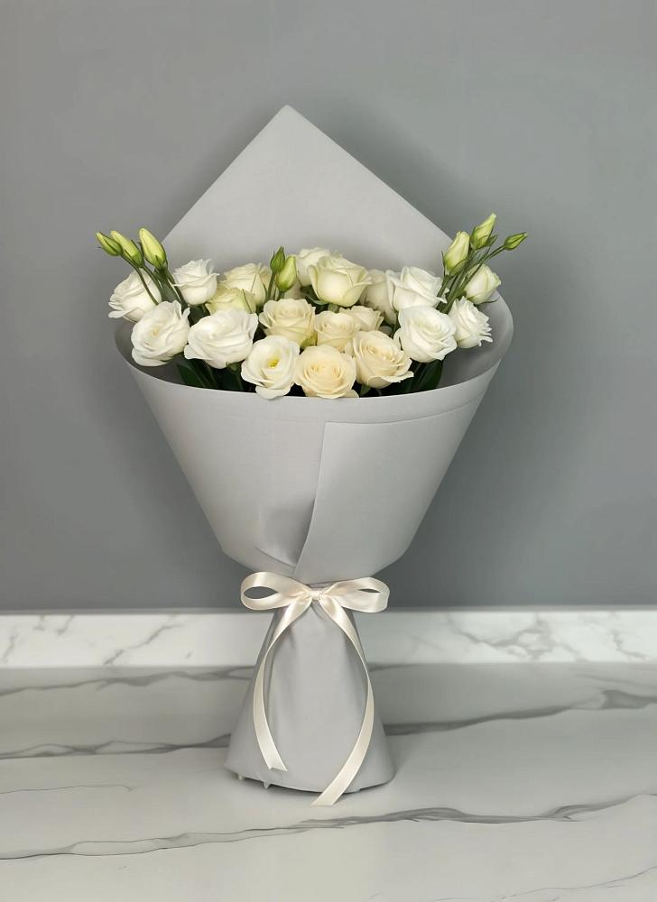 Букет цветов из: Розы и Лизиантусы в Култук