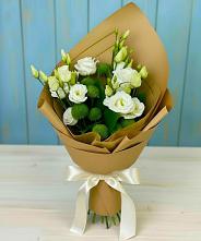 Букет цветов из:  Хризантемы и Лизиантусы #REPLACE_PRED# Култук