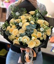 Букет птица счастья в Култук Букет цветов из: Розы и Лизиантусы в Култук