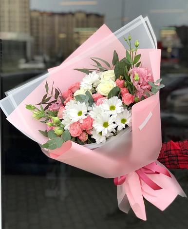 Букет цветов из: Розы, Лизиантусы и Хризантемы в Култук